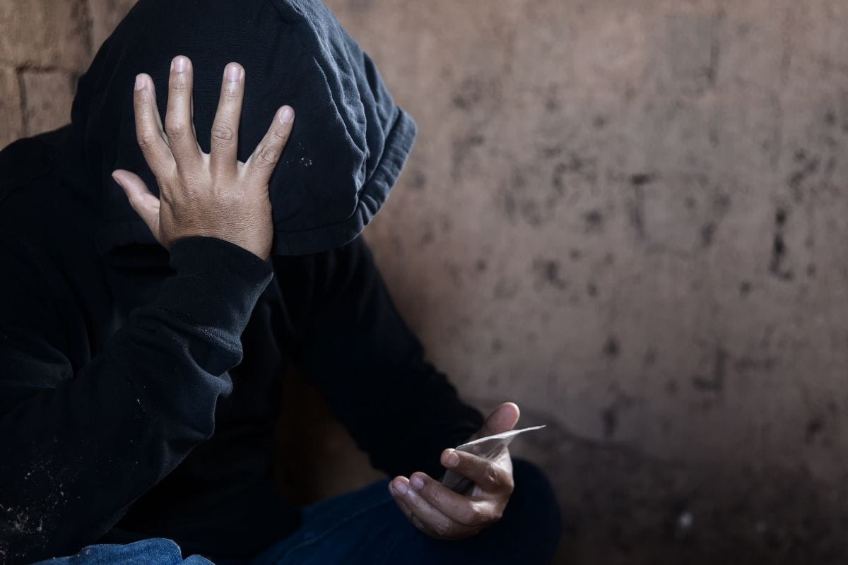 what does it mean if someone is feeding for drugs